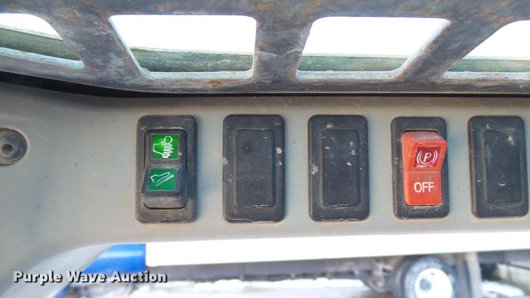 image for item DE4988 2012 Bobcat T180 skid steer