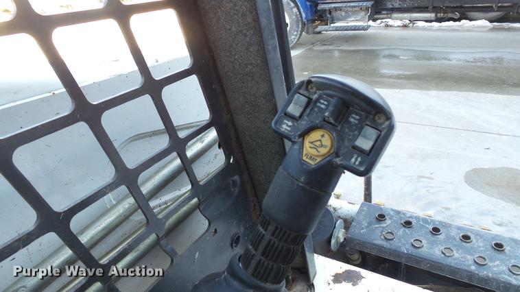 image for item DE4988 2012 Bobcat T180 skid steer