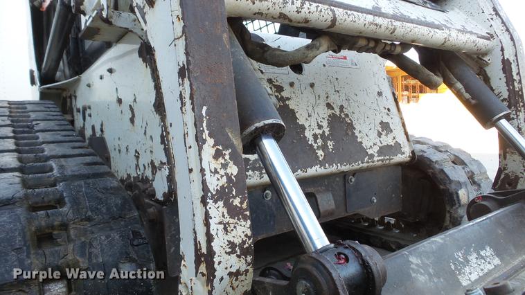 image for item DE4988 2012 Bobcat T180 skid steer