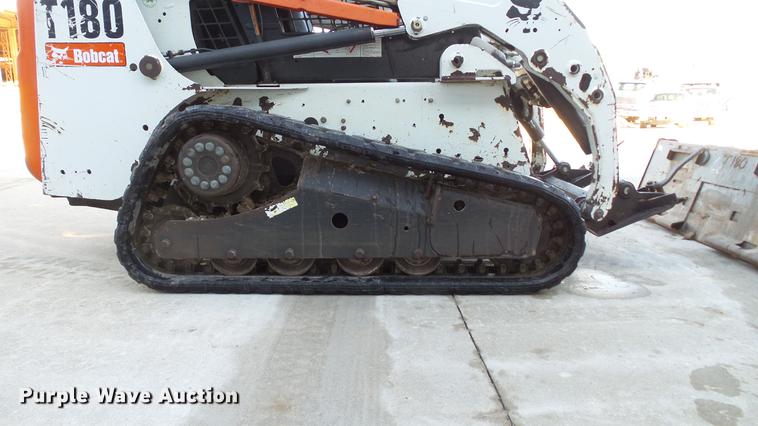 image for item DE4988 2012 Bobcat T180 skid steer
