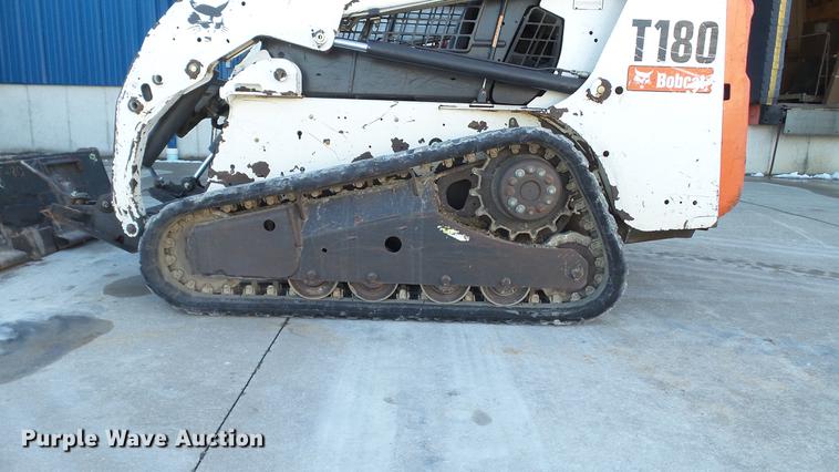 image for item DE4988 2012 Bobcat T180 skid steer