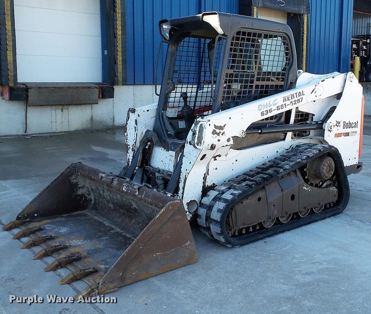 image for item DE4989 2013 Bobcat T550 skid steer