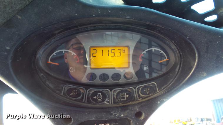 image for item DE4989 2013 Bobcat T550 skid steer