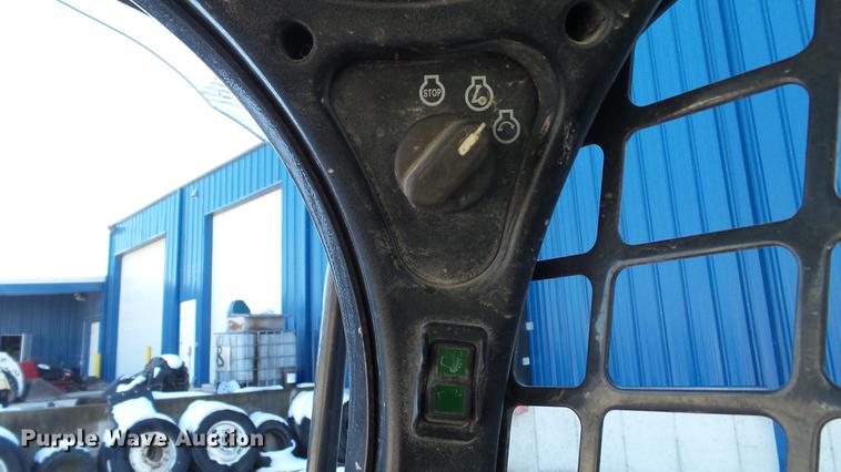 image for item DE4989 2013 Bobcat T550 skid steer