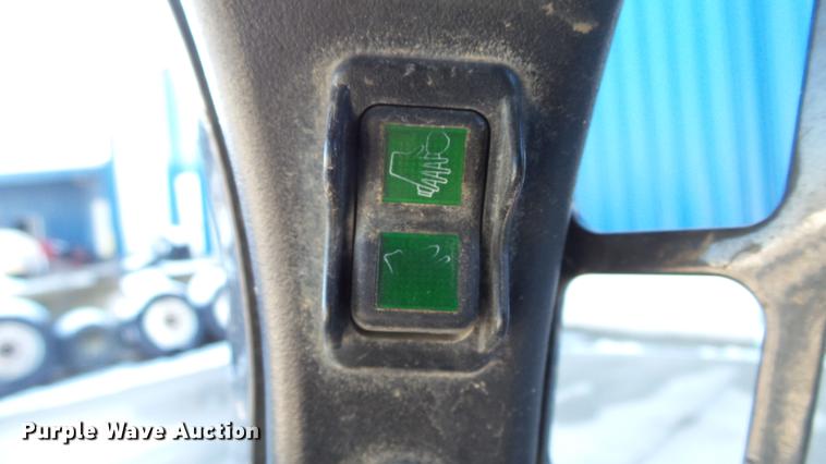 image for item DE4989 2013 Bobcat T550 skid steer