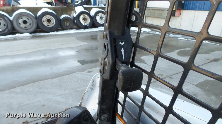 image for item DE4989 2013 Bobcat T550 skid steer