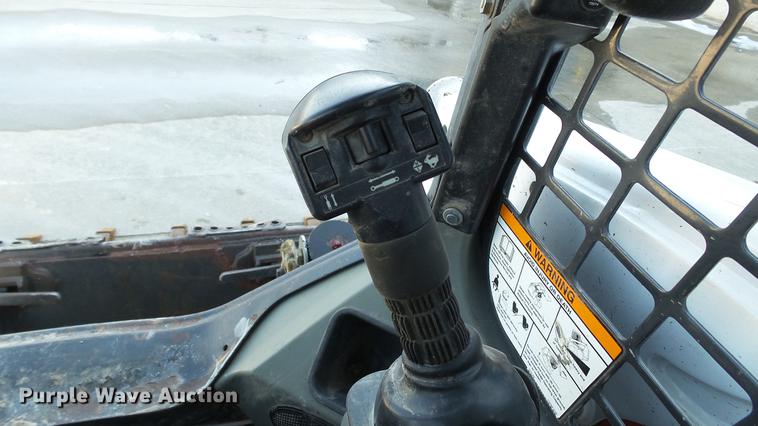 image for item DE4989 2013 Bobcat T550 skid steer