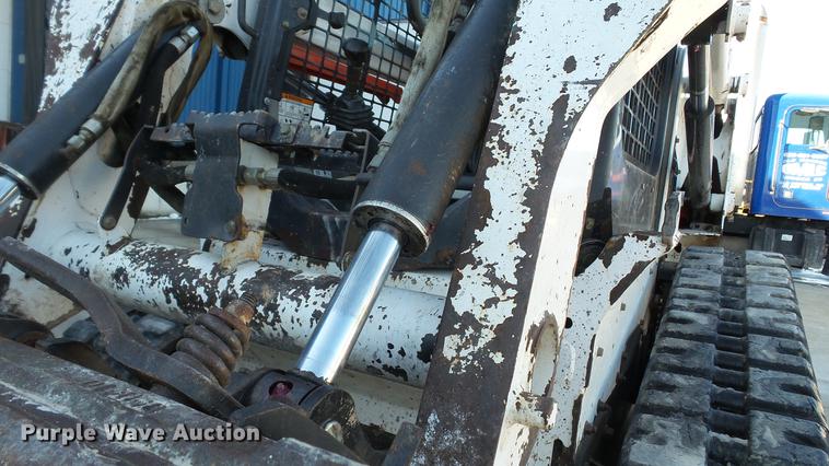 image for item DE4989 2013 Bobcat T550 skid steer