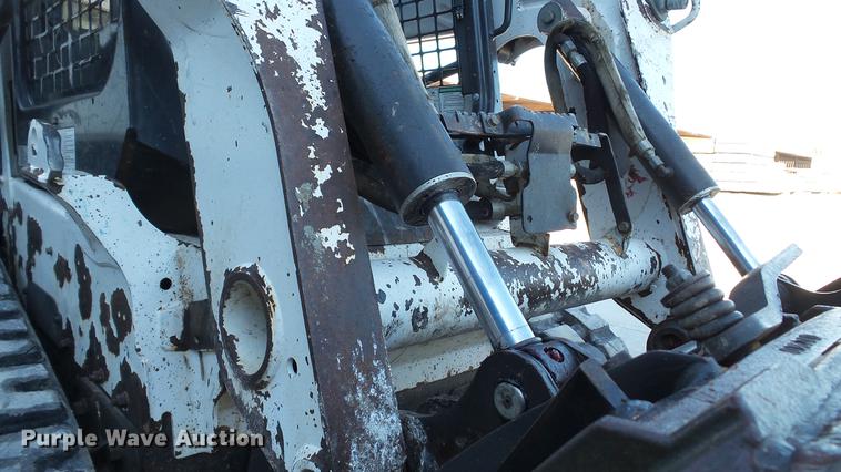 image for item DE4989 2013 Bobcat T550 skid steer