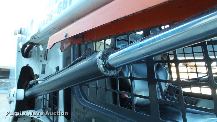 image for item DE4989 2013 Bobcat T550 skid steer