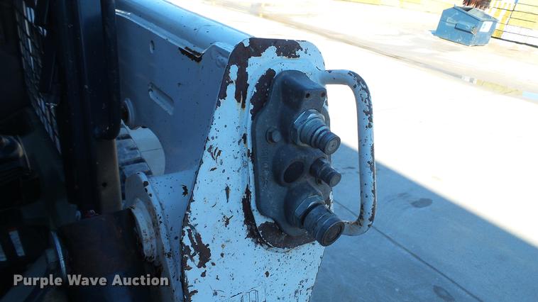 image for item DE4989 2013 Bobcat T550 skid steer