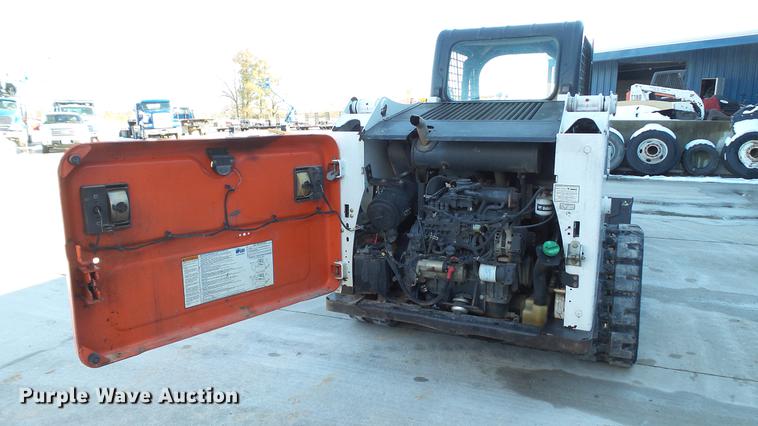 image for item DE4989 2013 Bobcat T550 skid steer