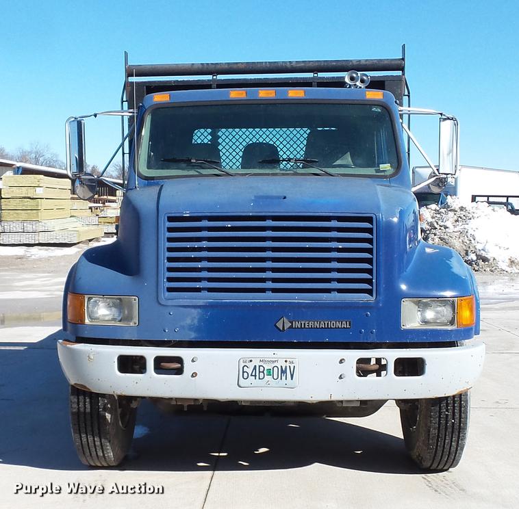 image for item DE4991 2000 International 4700 dump flatbed truck