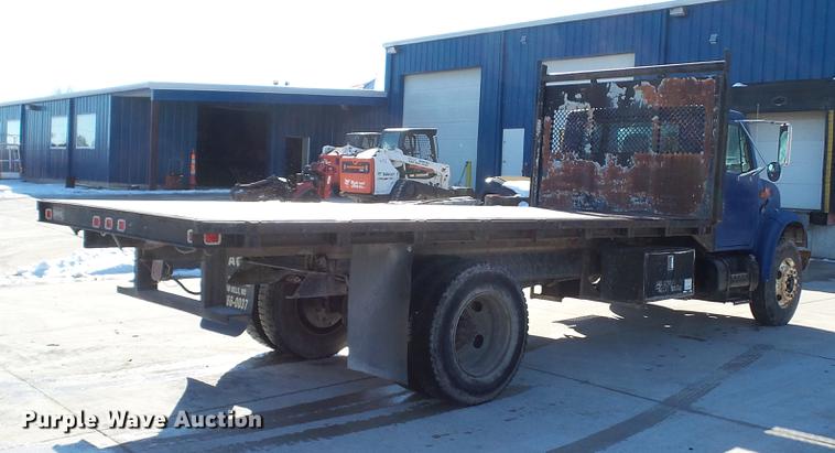 image for item DE4991 2000 International 4700 dump flatbed truck