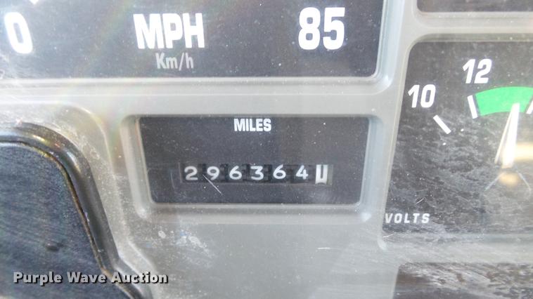 image for item DE4991 2000 International 4700 dump flatbed truck