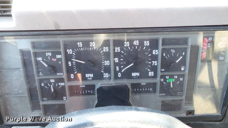 image for item DE4991 2000 International 4700 dump flatbed truck