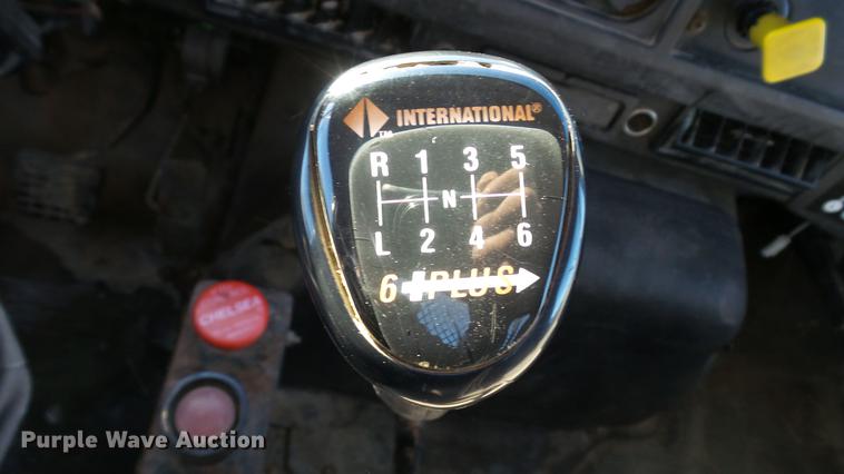 image for item DE4991 2000 International 4700 dump flatbed truck