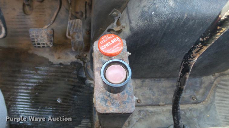 image for item DE4991 2000 International 4700 dump flatbed truck