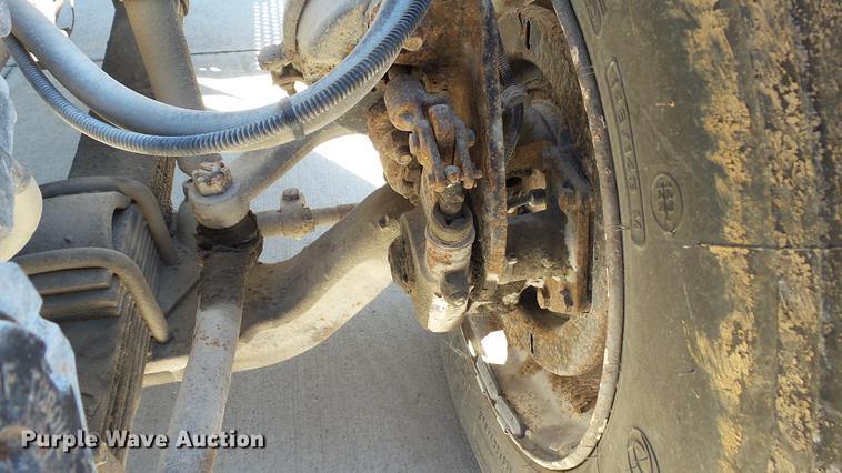 image for item DE4991 2000 International 4700 dump flatbed truck