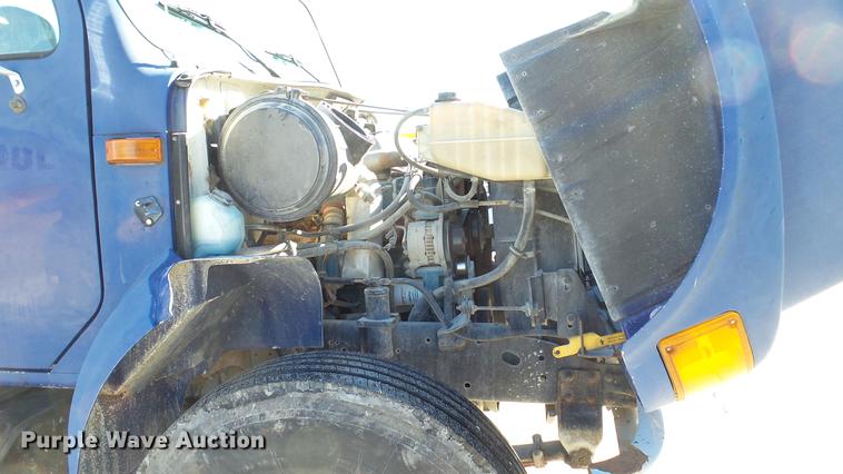 image for item DE4991 2000 International 4700 dump flatbed truck