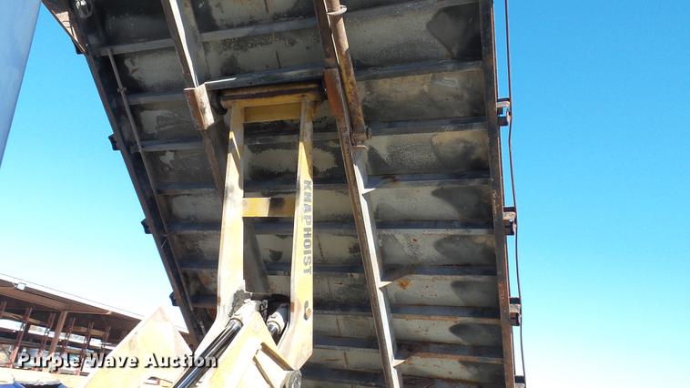 image for item DE4991 2000 International 4700 dump flatbed truck