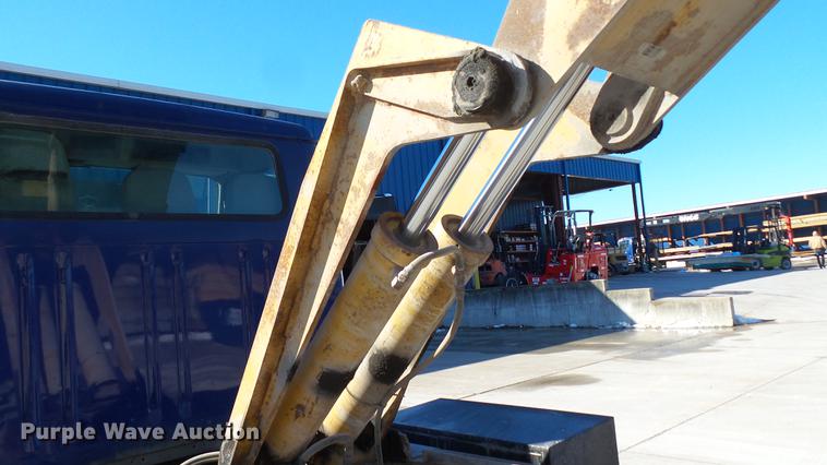 image for item DE4991 2000 International 4700 dump flatbed truck