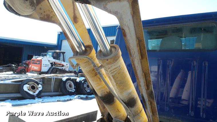 image for item DE4991 2000 International 4700 dump flatbed truck