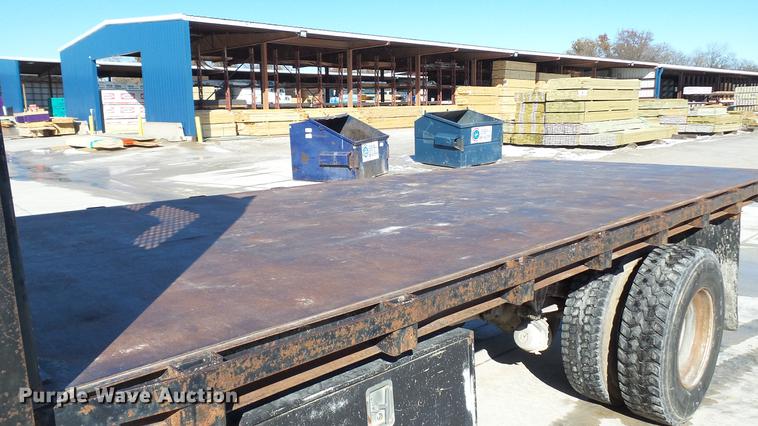 image for item DE4991 2000 International 4700 dump flatbed truck