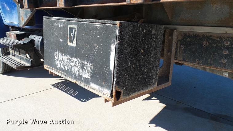 image for item DE4991 2000 International 4700 dump flatbed truck