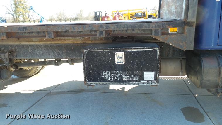 image for item DE4991 2000 International 4700 dump flatbed truck