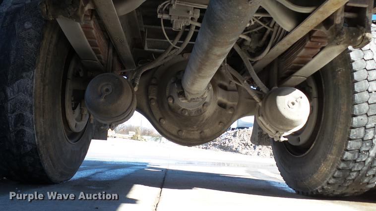 image for item DE4991 2000 International 4700 dump flatbed truck