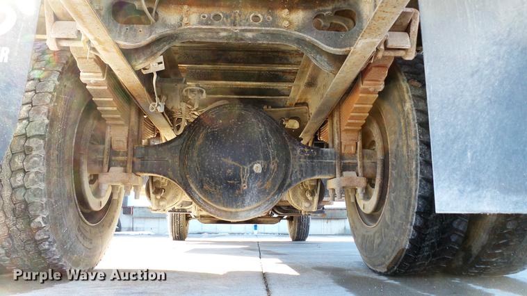 image for item DE4991 2000 International 4700 dump flatbed truck