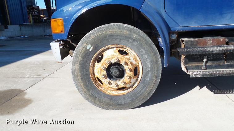 image for item DE4991 2000 International 4700 dump flatbed truck