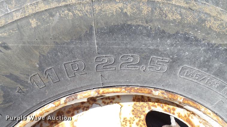 image for item DE4991 2000 International 4700 dump flatbed truck