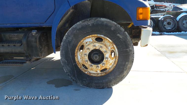 image for item DE4991 2000 International 4700 dump flatbed truck