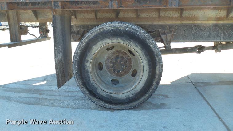 image for item DE4991 2000 International 4700 dump flatbed truck