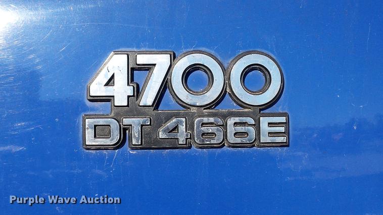 image for item DE4991 2000 International 4700 dump flatbed truck