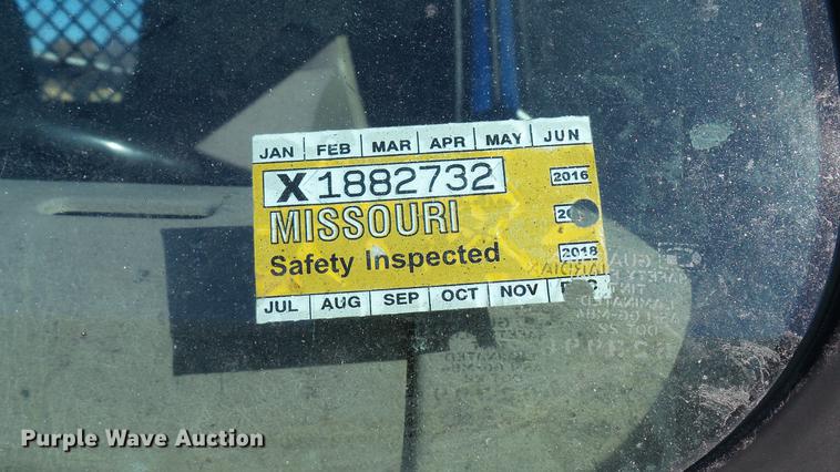 image for item DE4991 2000 International 4700 dump flatbed truck