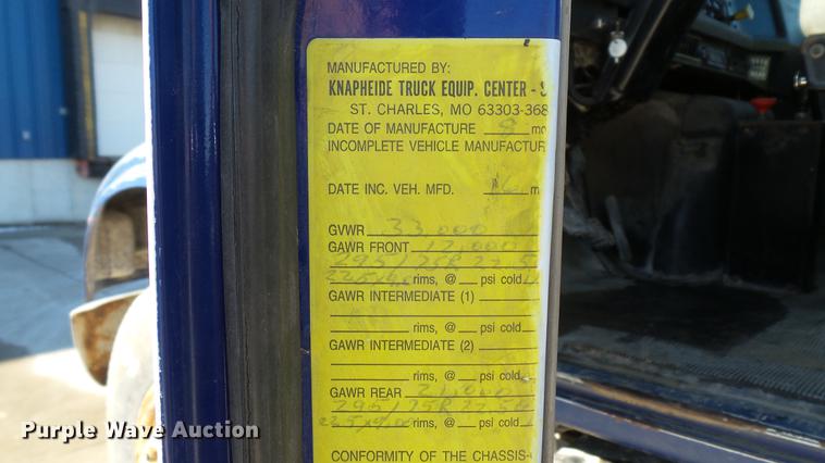 image for item DE4991 2000 International 4700 dump flatbed truck