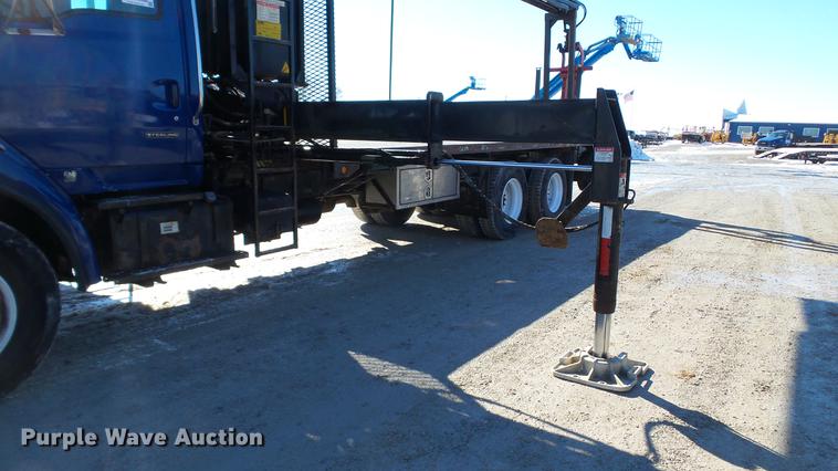 image for item DE4993 2004 Sterling L-Line crane truck