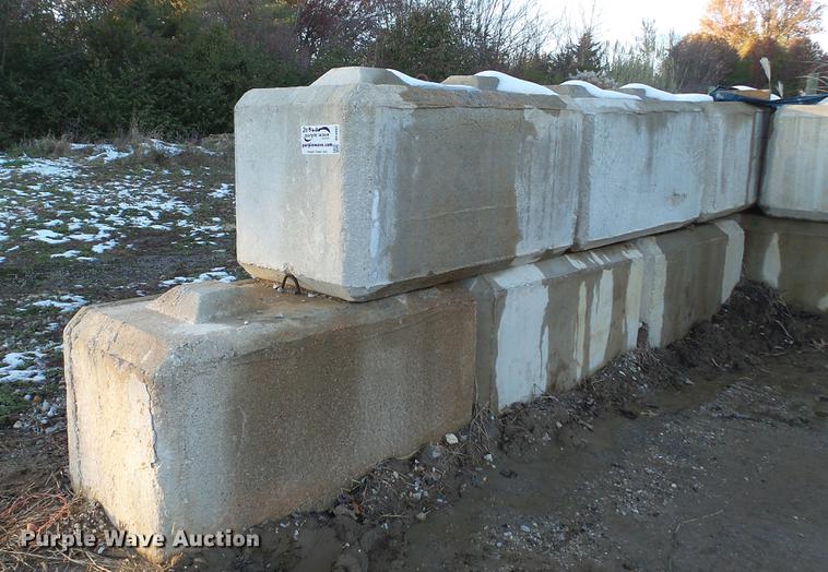 (20) concrete locking blocks in O'Fallon, MO Item DE4997 sold