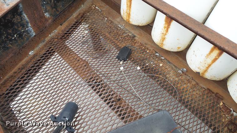 image for item DE5000 2001 Mac-lander equipment trailer