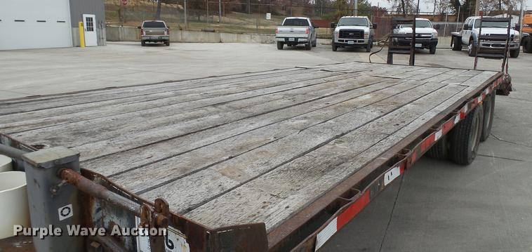 image for item DE5000 2001 Mac-lander equipment trailer