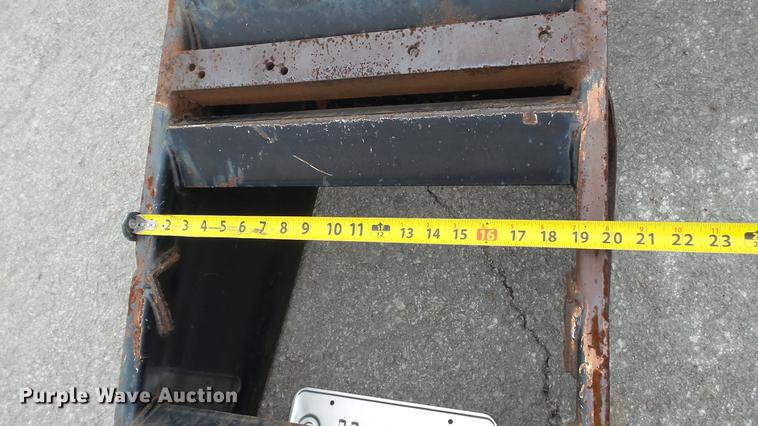 image for item DE5000 2001 Mac-lander equipment trailer