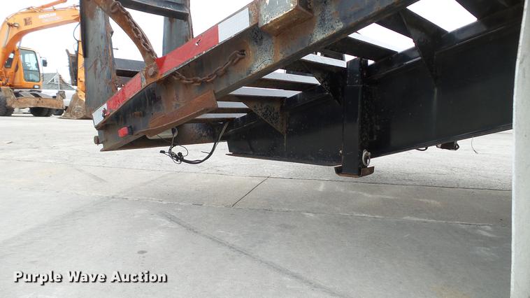 image for item DE5000 2001 Mac-lander equipment trailer