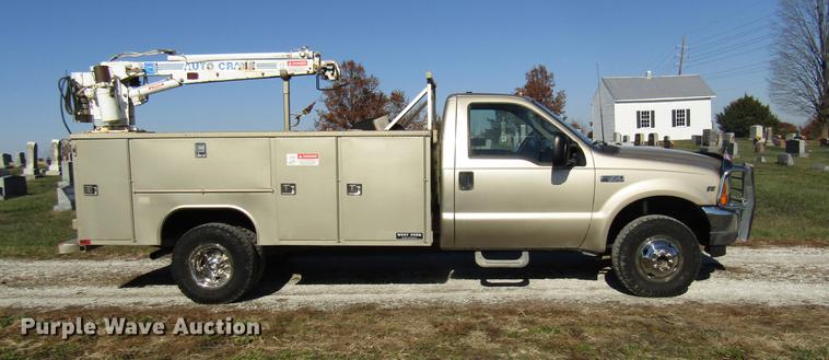 image for item DE5008 2001 Ford F350 Super Duty XLT utility bed truck with crane