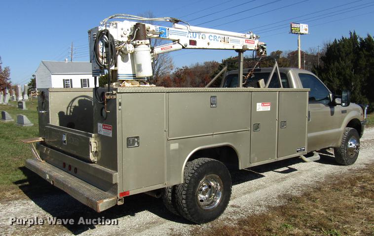 image for item DE5008 2001 Ford F350 Super Duty XLT utility bed truck with crane