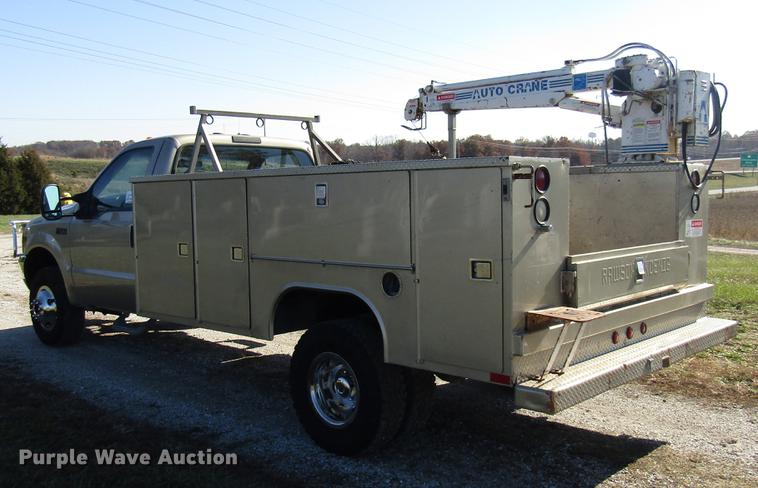 image for item DE5008 2001 Ford F350 Super Duty XLT utility bed truck with crane