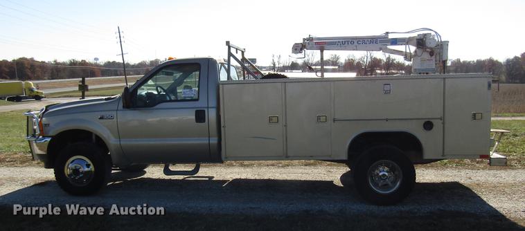 image for item DE5008 2001 Ford F350 Super Duty XLT utility bed truck with crane