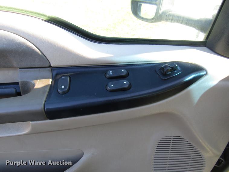 image for item DE5008 2001 Ford F350 Super Duty XLT utility bed truck with crane